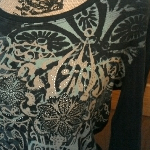 Top - Picture 2 of 4